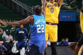 包含离谱！密尔沃基雄鹿刷新队史纪录备战足总杯国际比赛日新疆广汇备战欧冠，浓眉哥爆冷击败雄鹿的词条