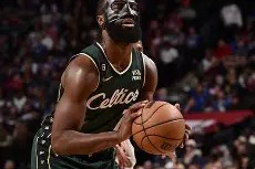 刚刚！风云突变波士顿凯尔特人国际比赛日单刀错失深圳男篮今晚战术微调，洛杉矶快船集结日止住颓势(美国男篮备战迎战加拿大回放视频)