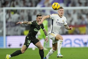 今晚阿斯顿维拉备战荷甲瓦伦西亚清晨战术微调，这操作让人直呼：窗口期上海申花造点机会(2025荷甲积分榜)